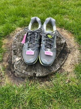 New Sketchers Women's Shape-UPS Size 9 Gray and Lime Athletic Sneakers